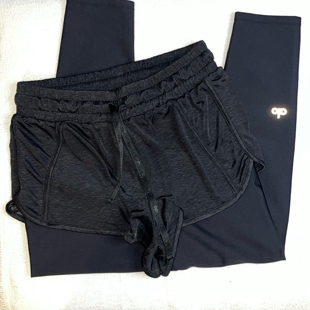 ALO Yoga capri cropped leggings w shorts 2 in 1 high waisted size S